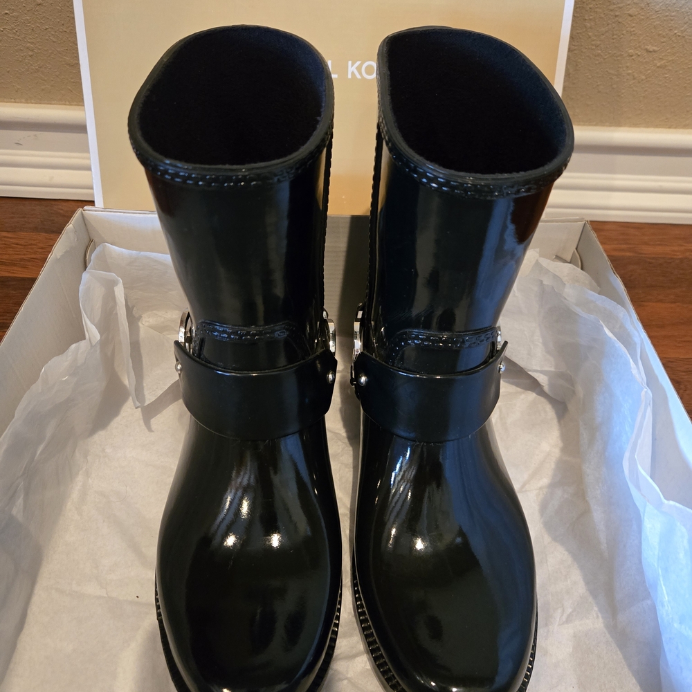 Michael Kors Shiny Black Boots with Logo - Picture 2 of 8
